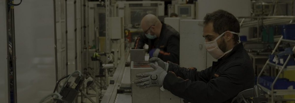 SEAT reconvierte una la línea de montaje para ensamblar respiradores.